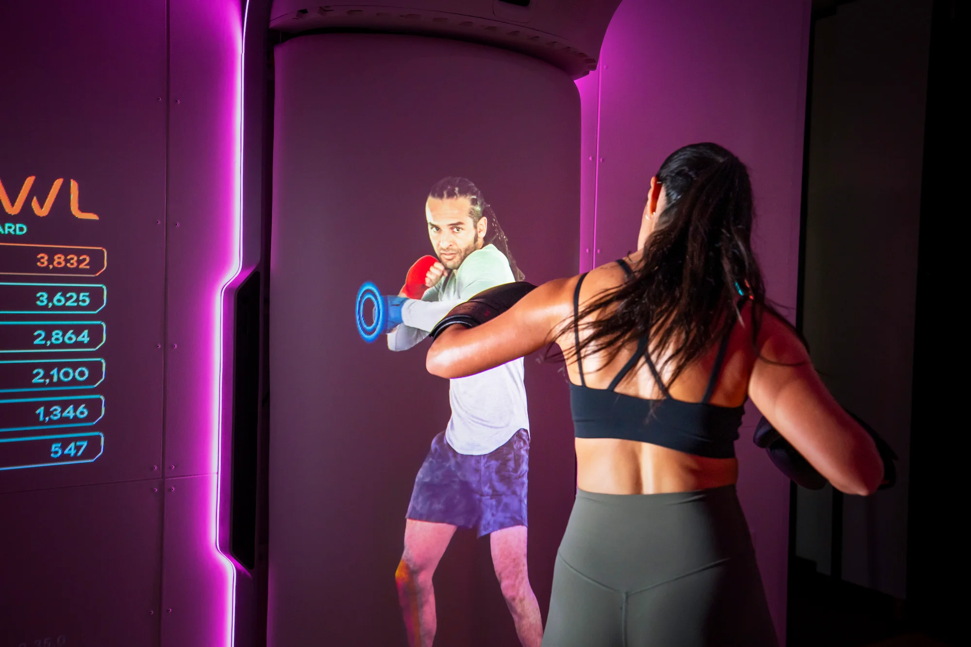 A woman training on fitness boxing with Growl's boxing bag